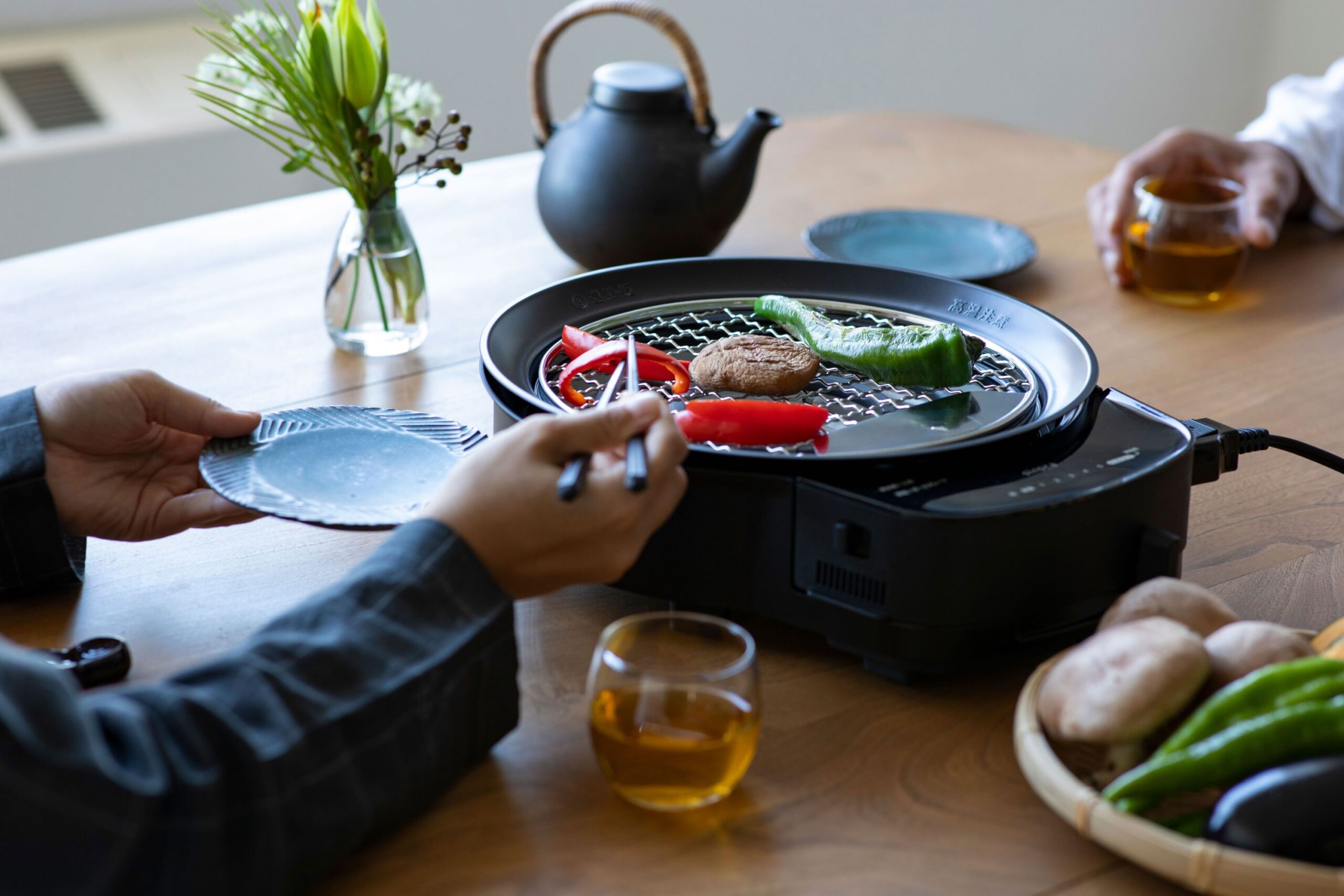 楽しみ方は無限大！卓上調理家電「おうちいろり」がシロカより発売