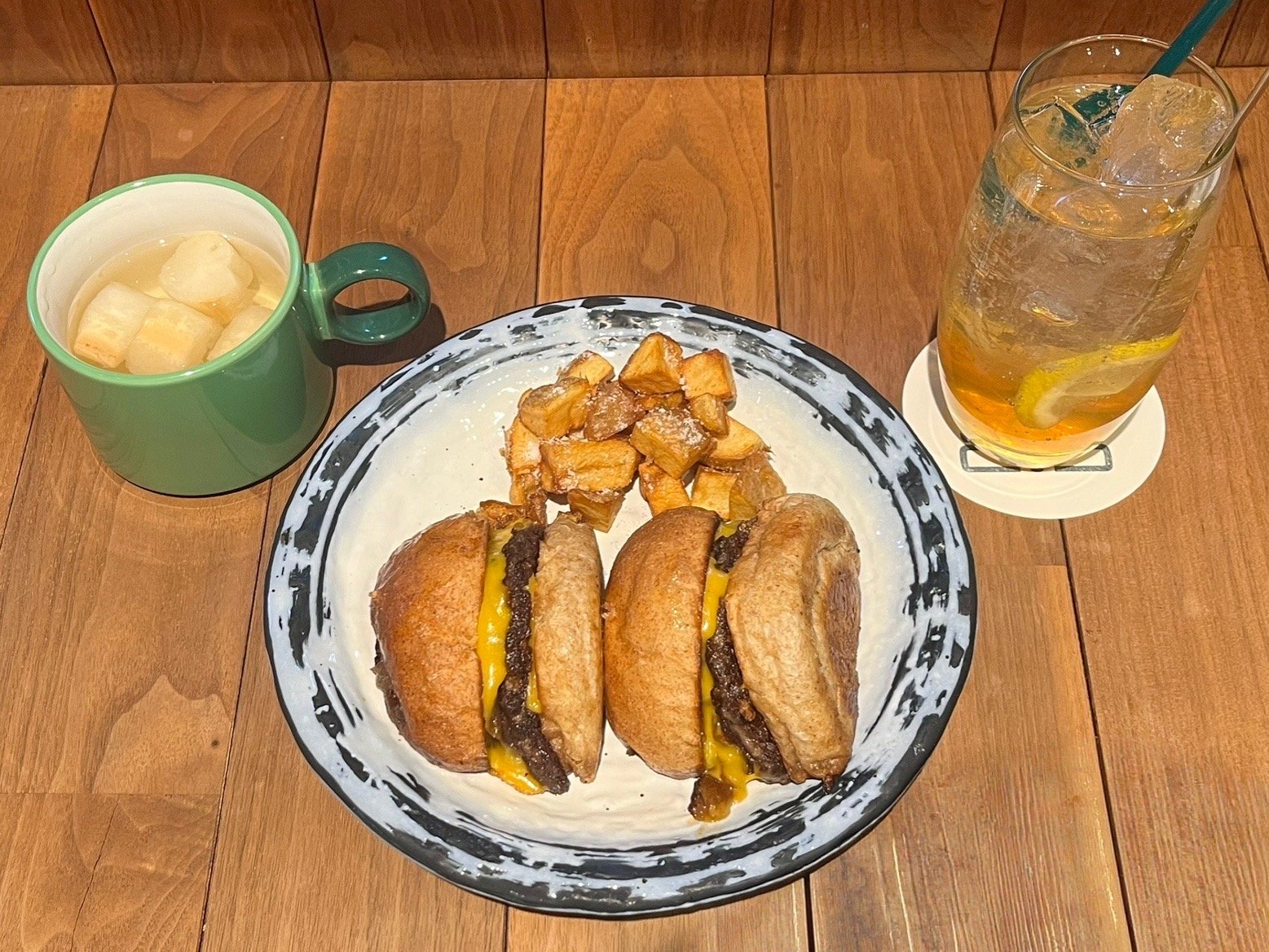 切ったやつ』で人気のハンバーガー屋「BRISKSTAND」が恵比寿にニュー